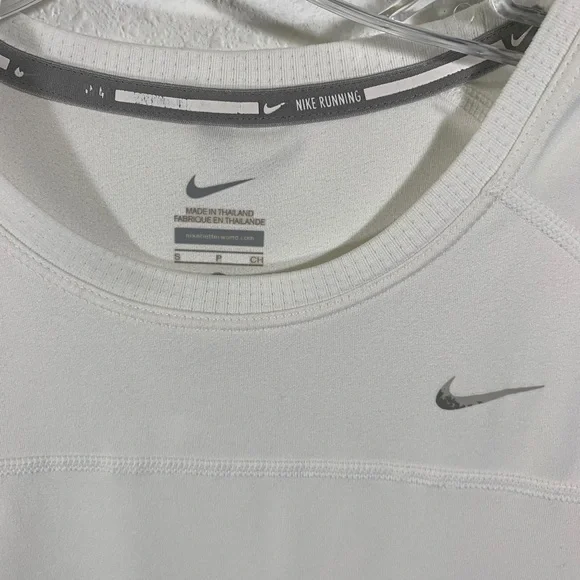 Nike Women's Running White Long Sleeve Dry Fit Tee Size S/P - Picture 6 of 7